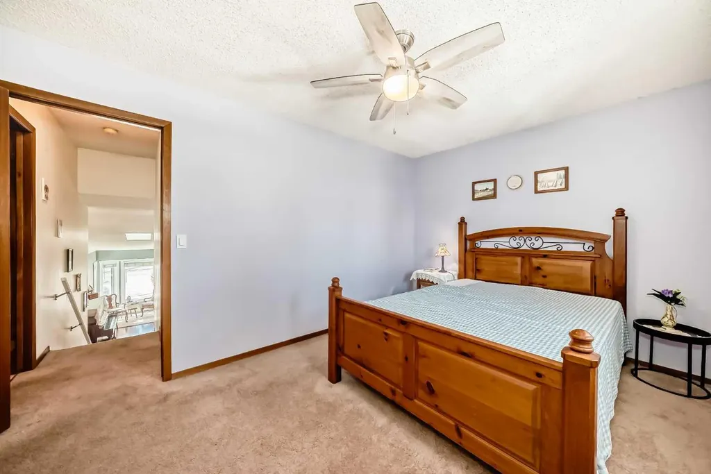216 Hawkwood Boulevard NW Calgary AB T3G 3E8