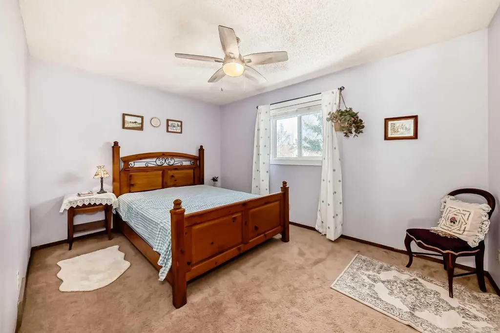 216 Hawkwood Boulevard NW Calgary AB T3G 3E8