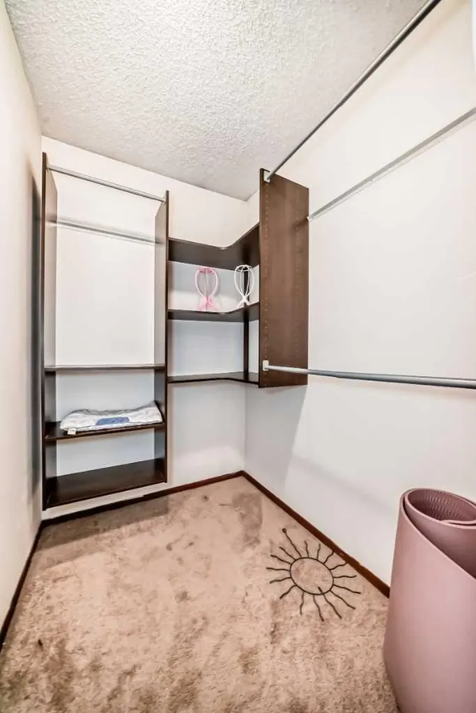 216 Hawkwood Boulevard NW Calgary AB T3G 3E8