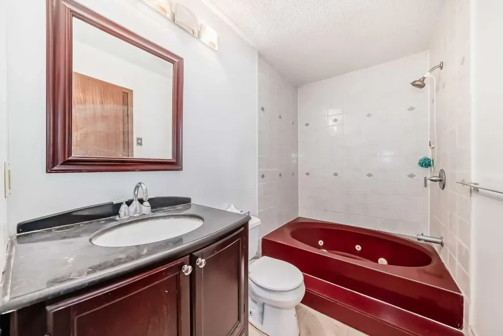216 Hawkwood Boulevard NW Calgary AB T3G 3E8