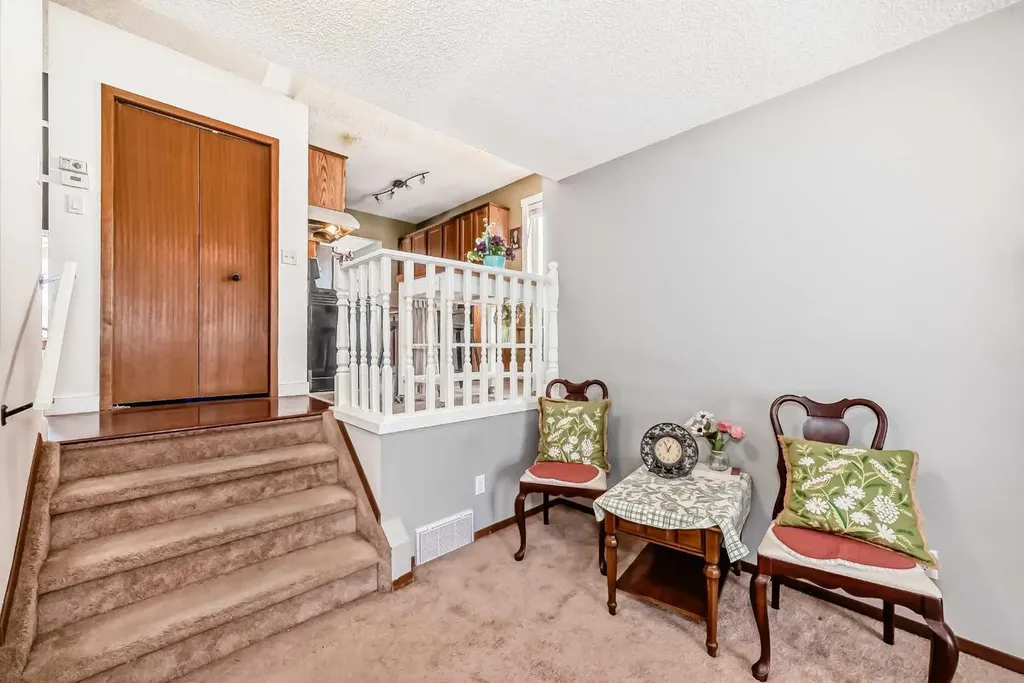216 Hawkwood Boulevard NW Calgary AB T3G 3E8
