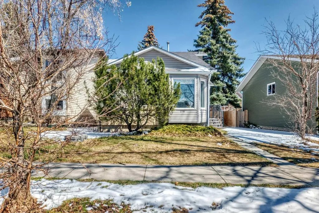 216 Hawkwood Boulevard NW Calgary AB T3G 3E8