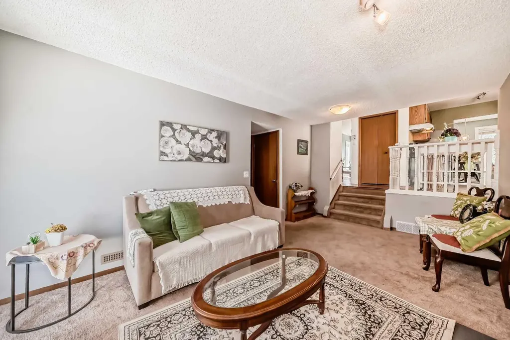 216 Hawkwood Boulevard NW Calgary AB T3G 3E8
