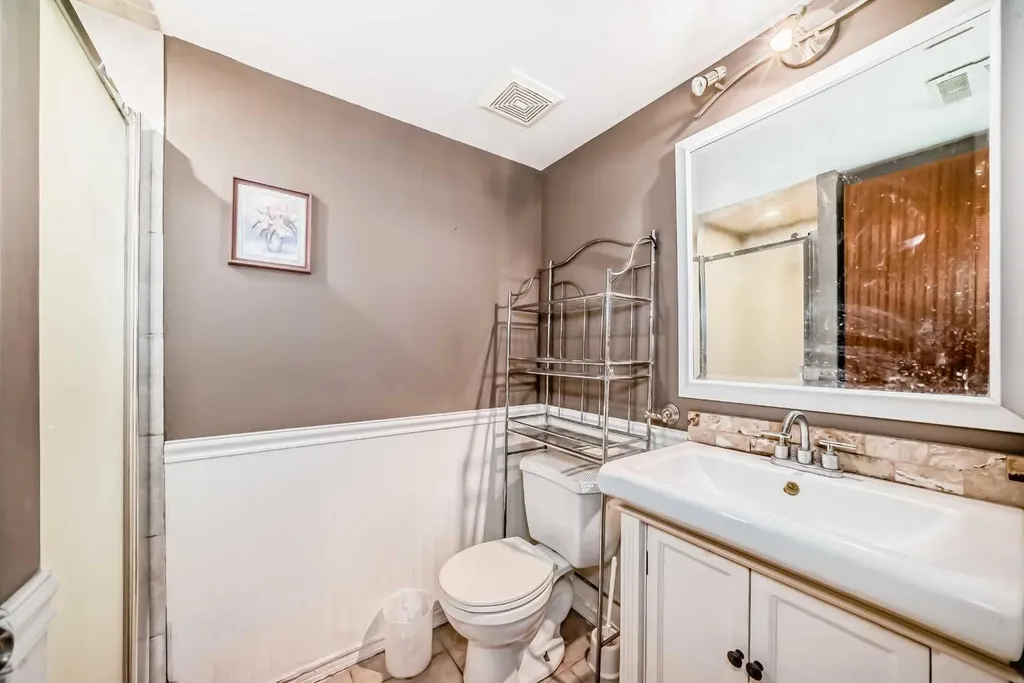 216 Hawkwood Boulevard NW Calgary AB T3G 3E8