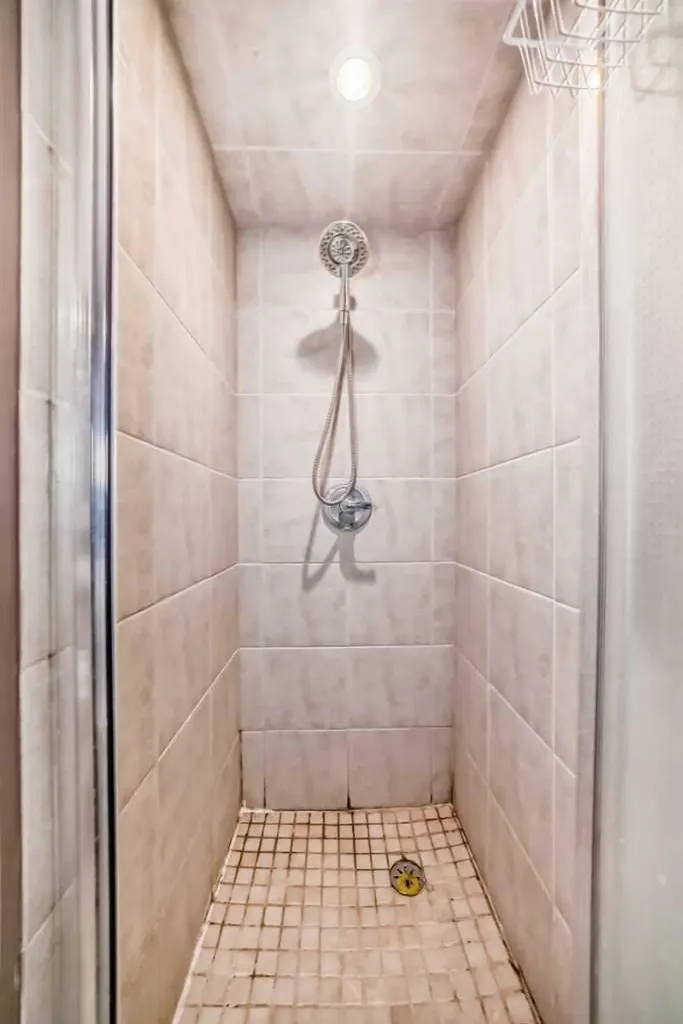 216 Hawkwood Boulevard NW Calgary AB T3G 3E8