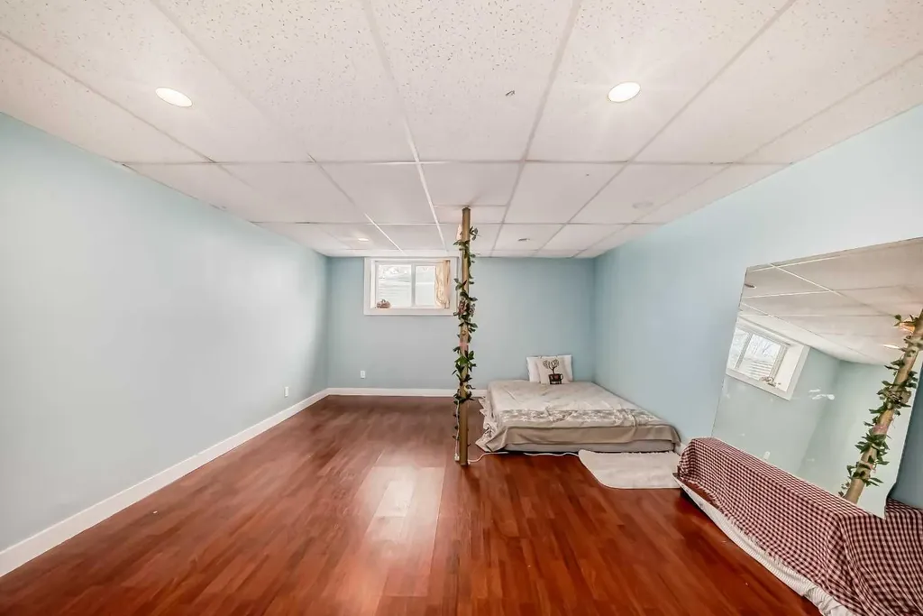 216 Hawkwood Boulevard NW Calgary AB T3G 3E8