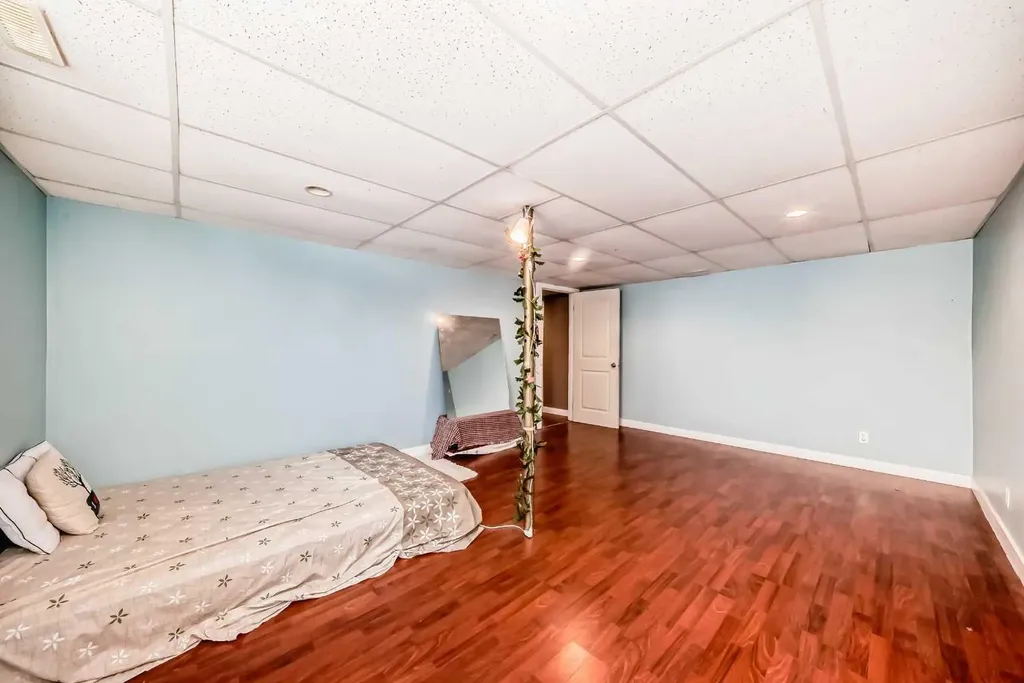 216 Hawkwood Boulevard NW Calgary AB T3G 3E8