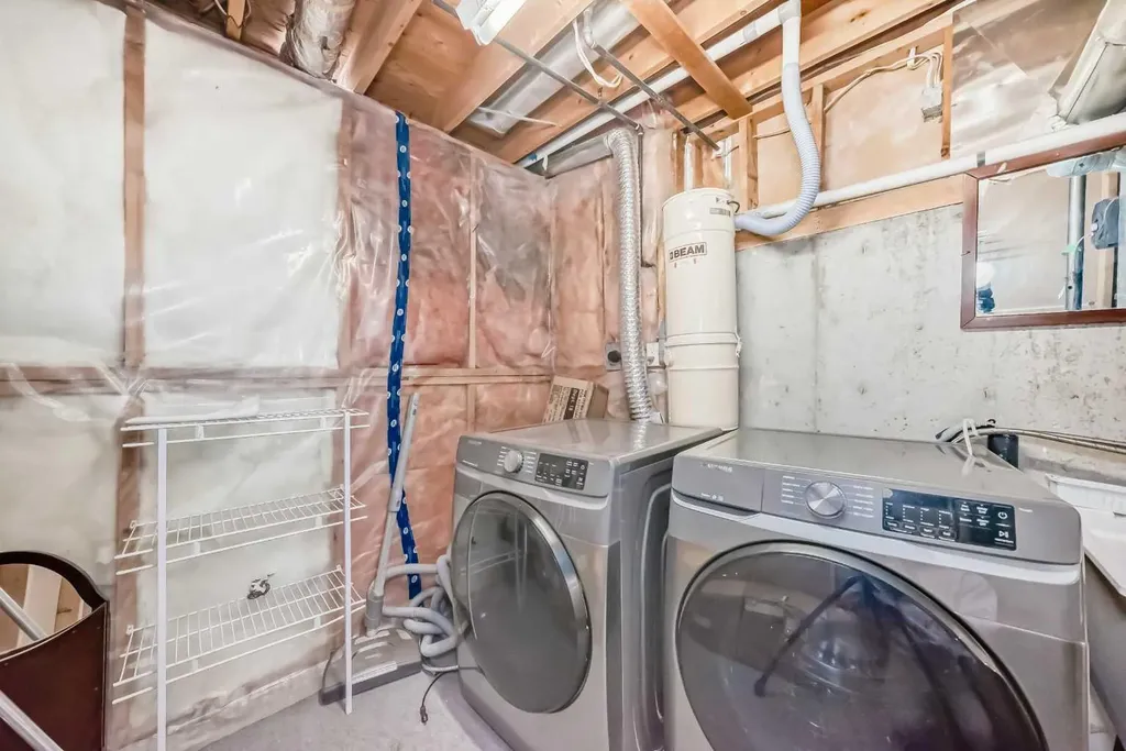 216 Hawkwood Boulevard NW Calgary AB T3G 3E8