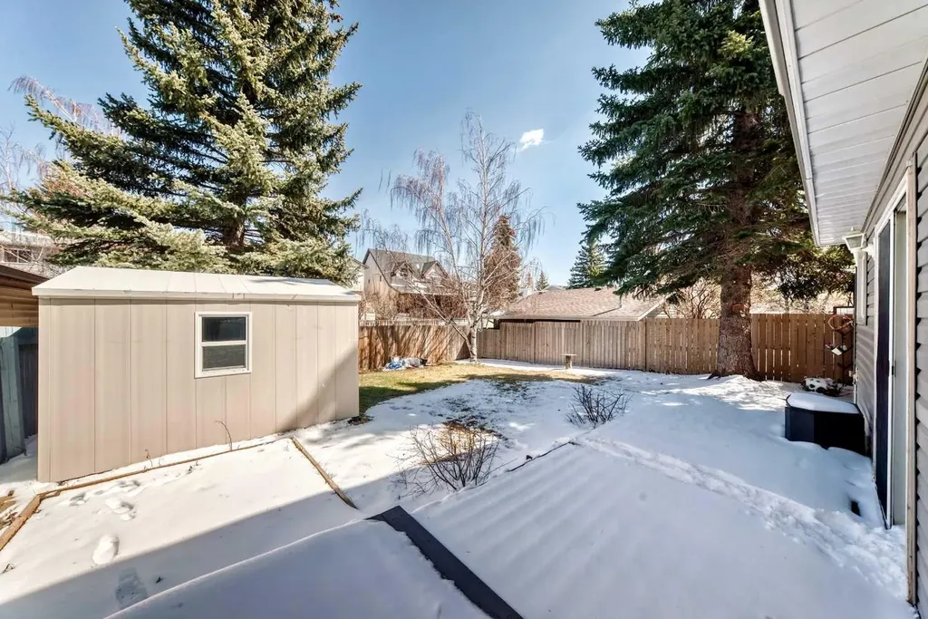 216 Hawkwood Boulevard NW Calgary AB T3G 3E8
