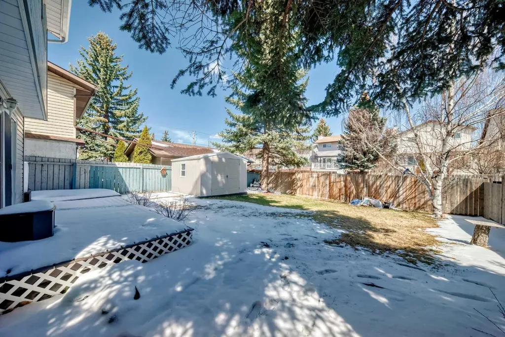 216 Hawkwood Boulevard NW Calgary AB T3G 3E8
