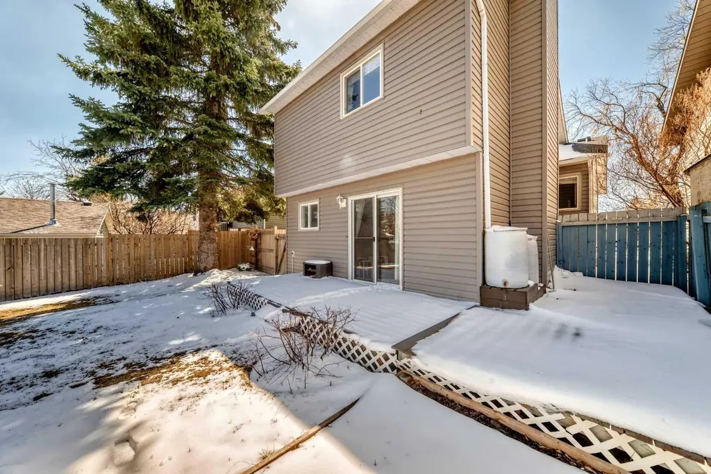 216 Hawkwood Boulevard NW Calgary AB T3G 3E8