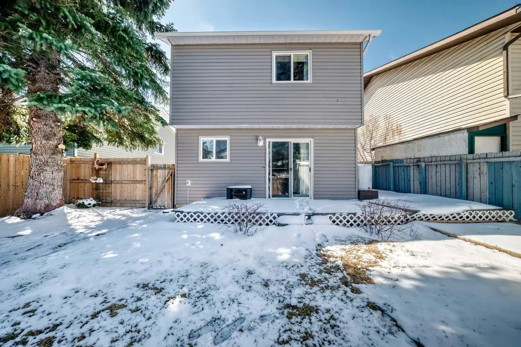 216 Hawkwood Boulevard NW Calgary AB T3G 3E8