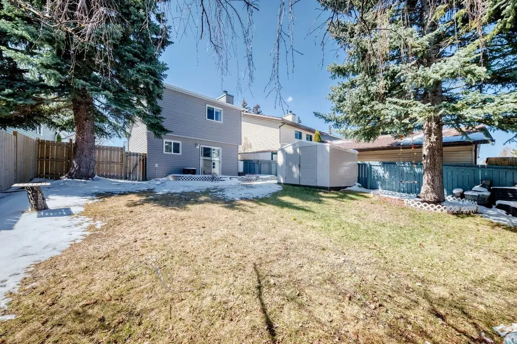 216 Hawkwood Boulevard NW Calgary AB T3G 3E8