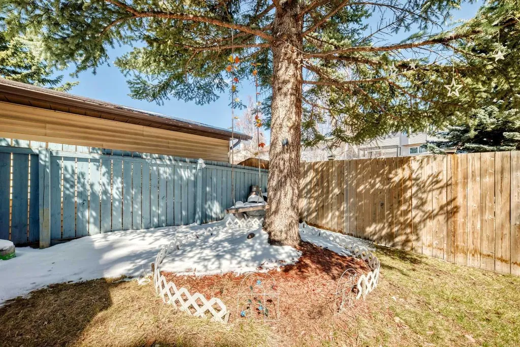 216 Hawkwood Boulevard NW Calgary AB T3G 3E8