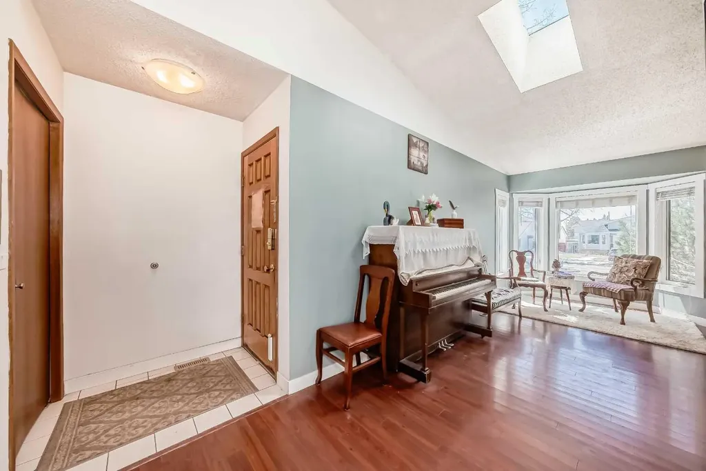 216 Hawkwood Boulevard NW Calgary AB T3G 3E8