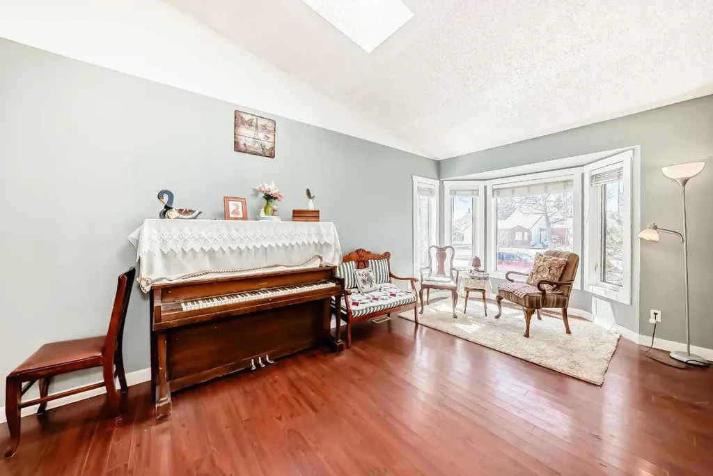 216 Hawkwood Boulevard NW Calgary AB T3G 3E8