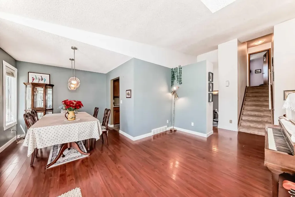 216 Hawkwood Boulevard NW Calgary AB T3G 3E8