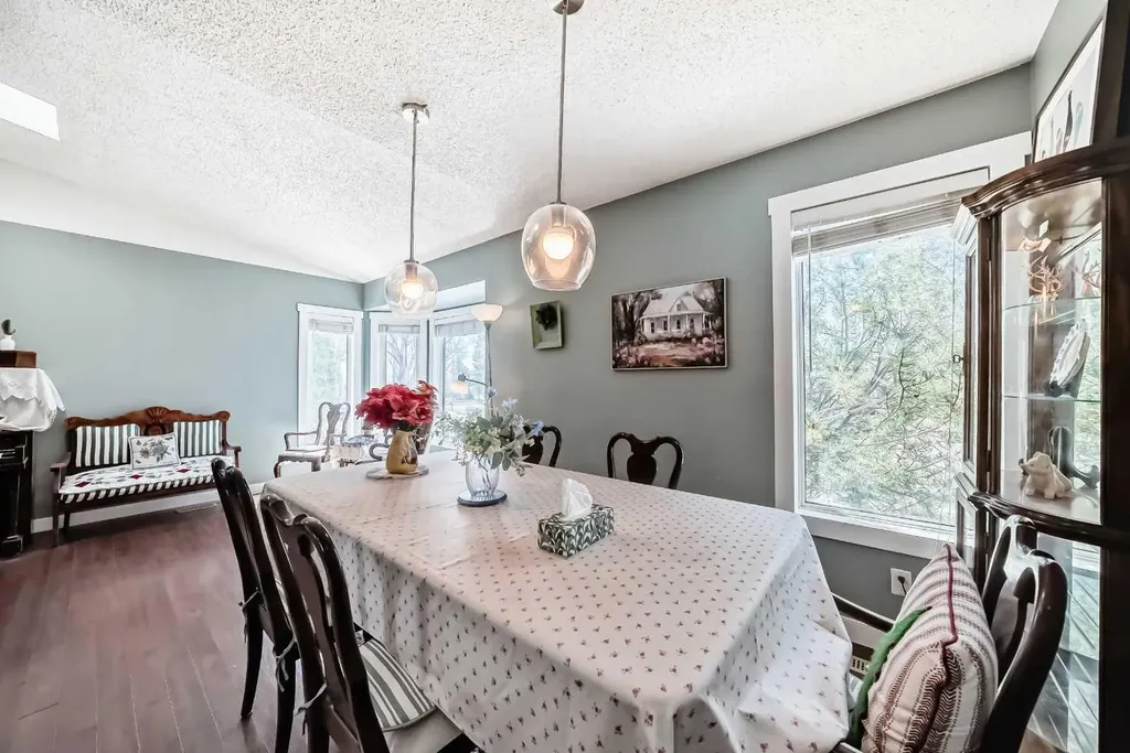 216 Hawkwood Boulevard NW Calgary AB T3G 3E8