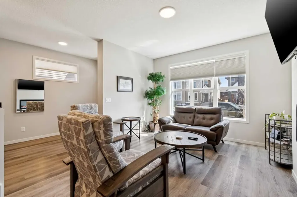 93 Wolf Gate Okotoks AB T1S 5T9