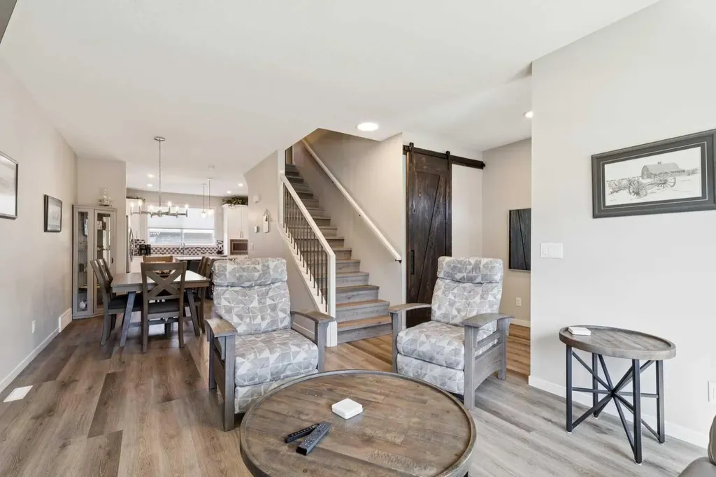 93 Wolf Gate Okotoks AB T1S 5T9