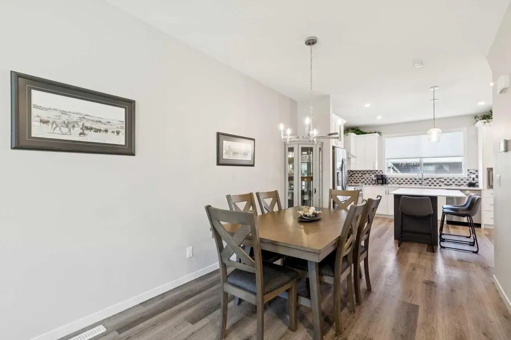 93 Wolf Gate Okotoks AB T1S 5T9