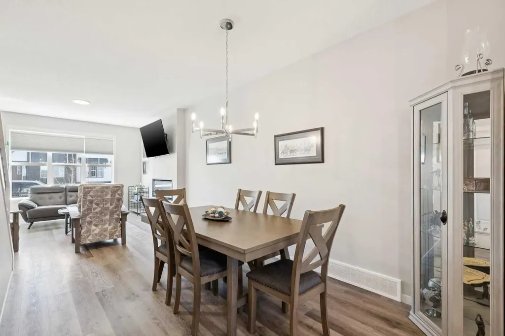 93 Wolf Gate Okotoks AB T1S 5T9