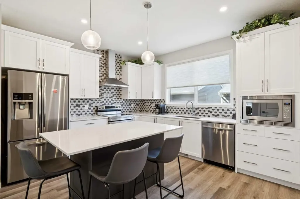 93 Wolf Gate Okotoks AB T1S 5T9