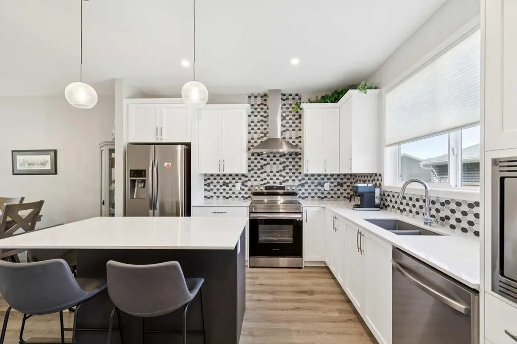 93 Wolf Gate Okotoks AB T1S 5T9