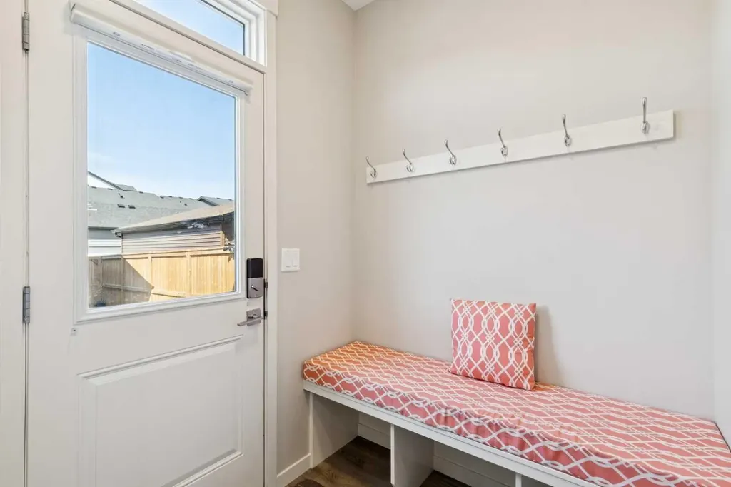 93 Wolf Gate Okotoks AB T1S 5T9