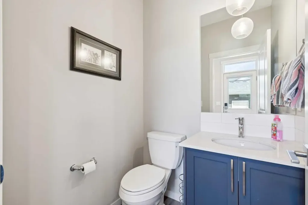 93 Wolf Gate Okotoks AB T1S 5T9