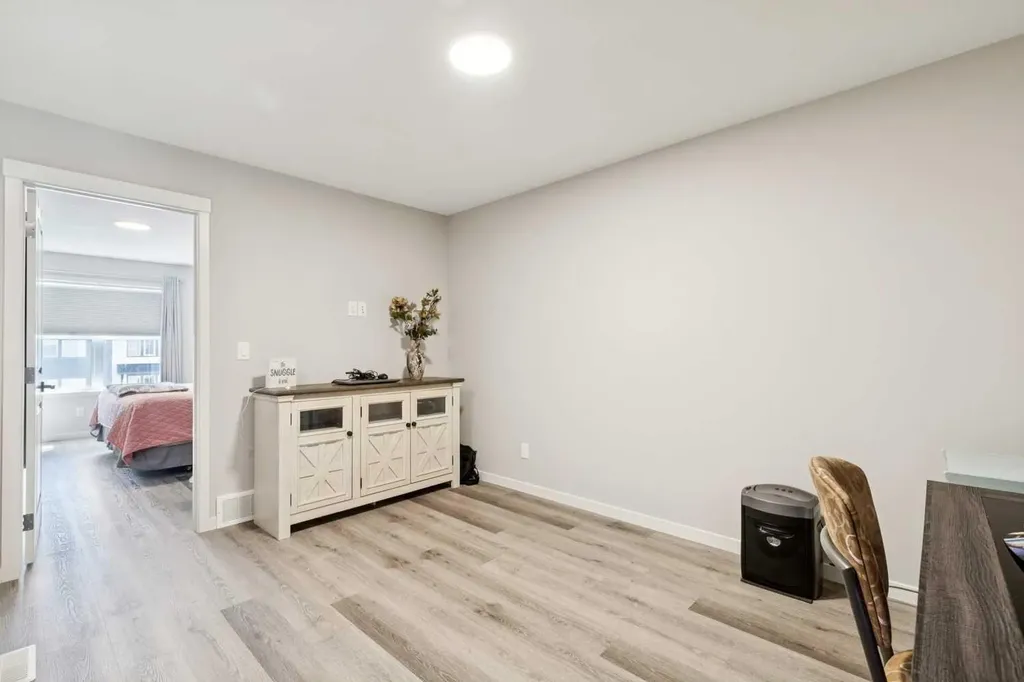 93 Wolf Gate Okotoks AB T1S 5T9