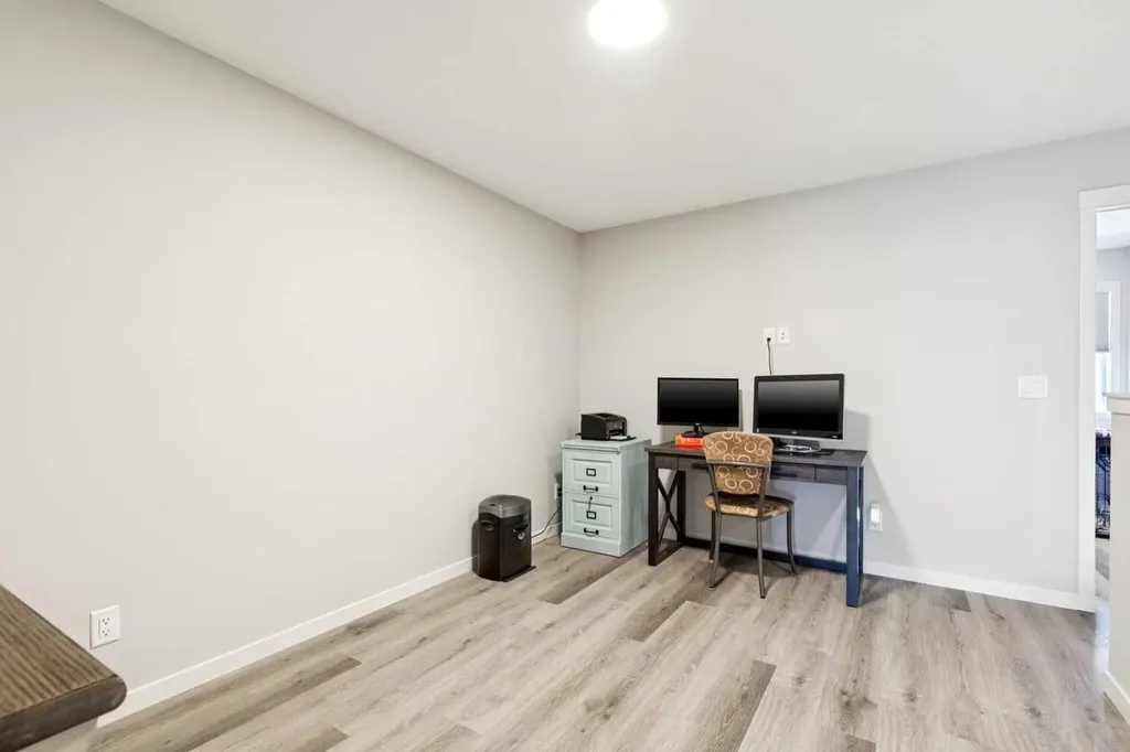 93 Wolf Gate Okotoks AB T1S 5T9