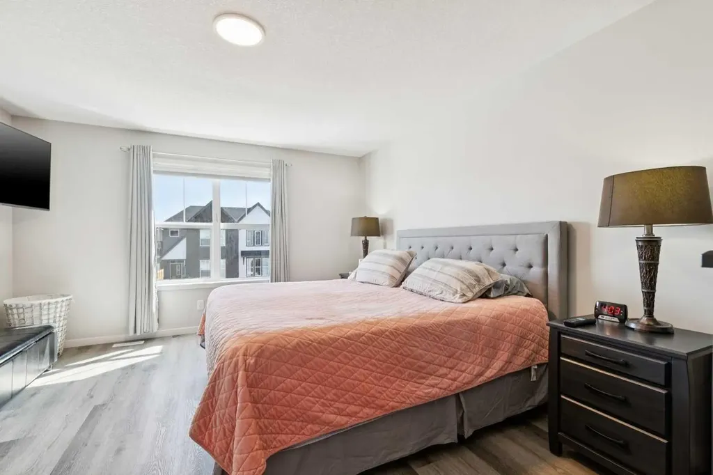 93 Wolf Gate Okotoks AB T1S 5T9