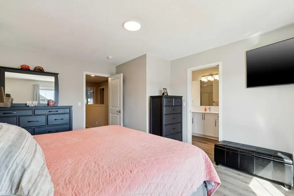 93 Wolf Gate Okotoks AB T1S 5T9