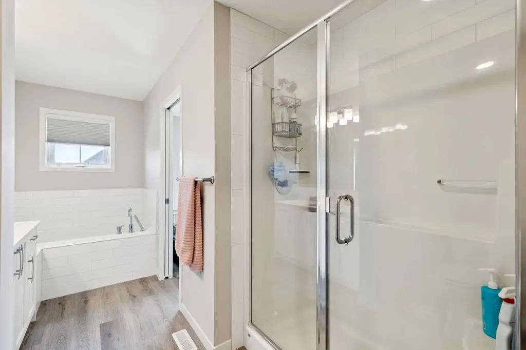 93 Wolf Gate Okotoks AB T1S 5T9