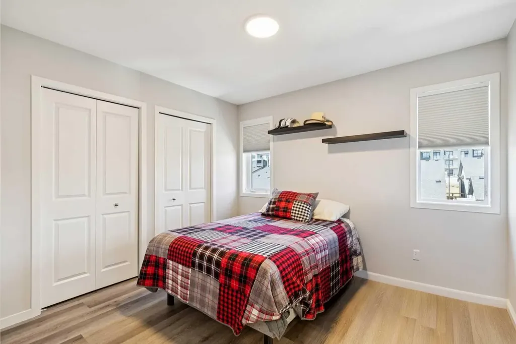 93 Wolf Gate Okotoks AB T1S 5T9