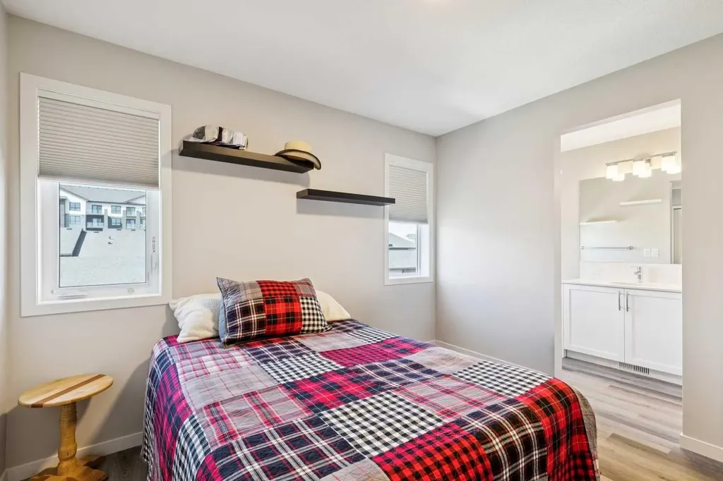 93 Wolf Gate Okotoks AB T1S 5T9