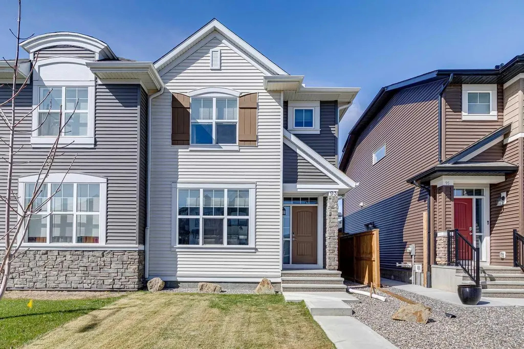 93 Wolf Gate Okotoks AB T1S 5T9