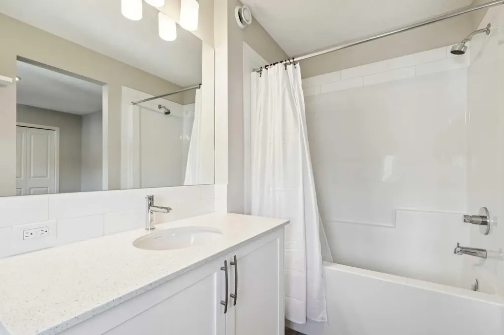 93 Wolf Gate Okotoks AB T1S 5T9