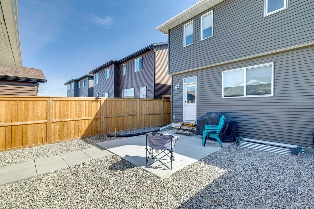 93 Wolf Gate Okotoks AB T1S 5T9
