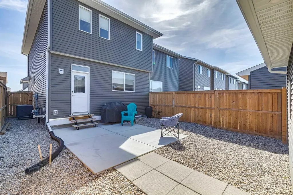93 Wolf Gate Okotoks AB T1S 5T9