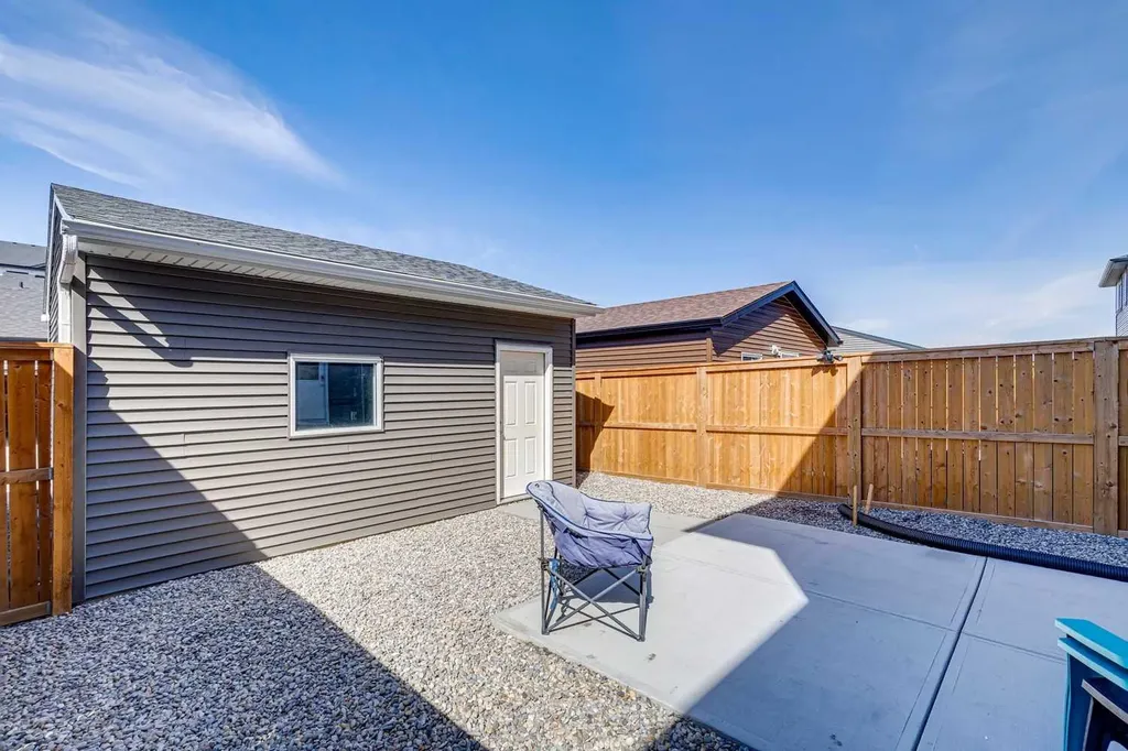 93 Wolf Gate Okotoks AB T1S 5T9