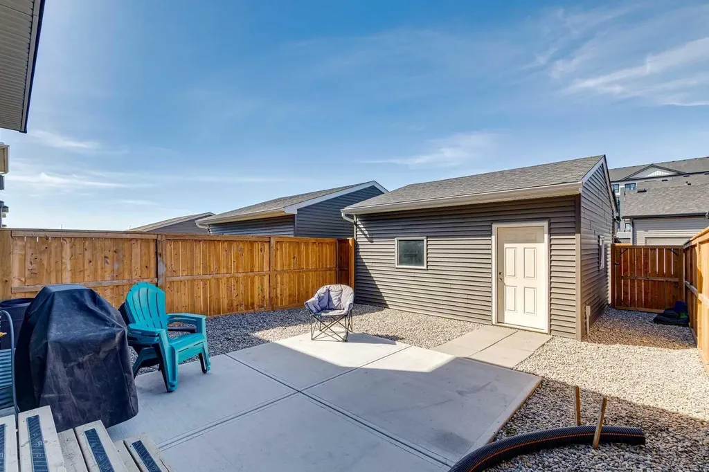 93 Wolf Gate Okotoks AB T1S 5T9
