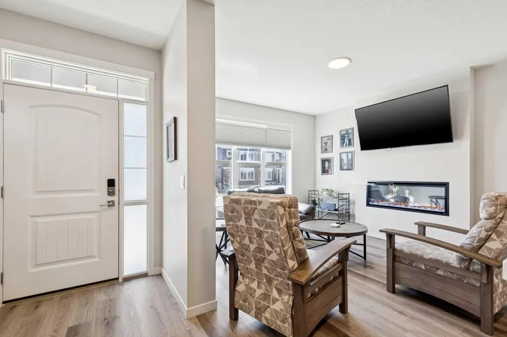93 Wolf Gate Okotoks AB T1S 5T9