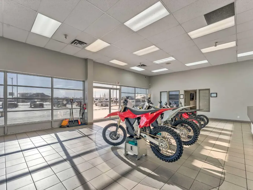 1276 Trans Canada Way SE Medicine Hat AB T1B 1J5