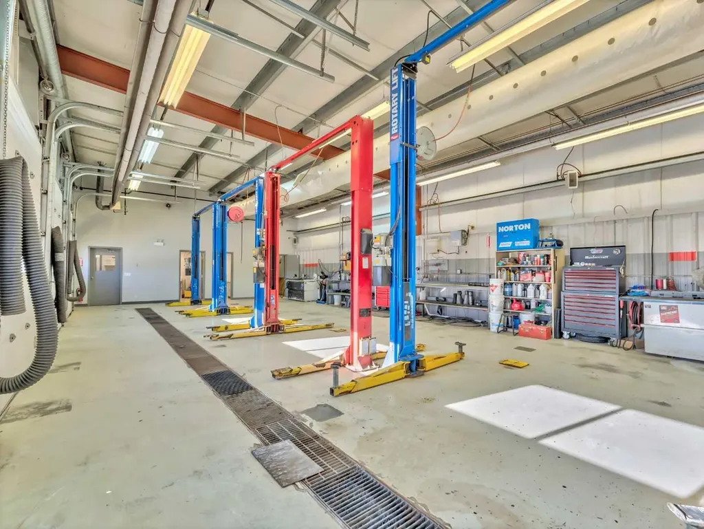 1276 Trans Canada Way SE Medicine Hat AB T1B 1J5