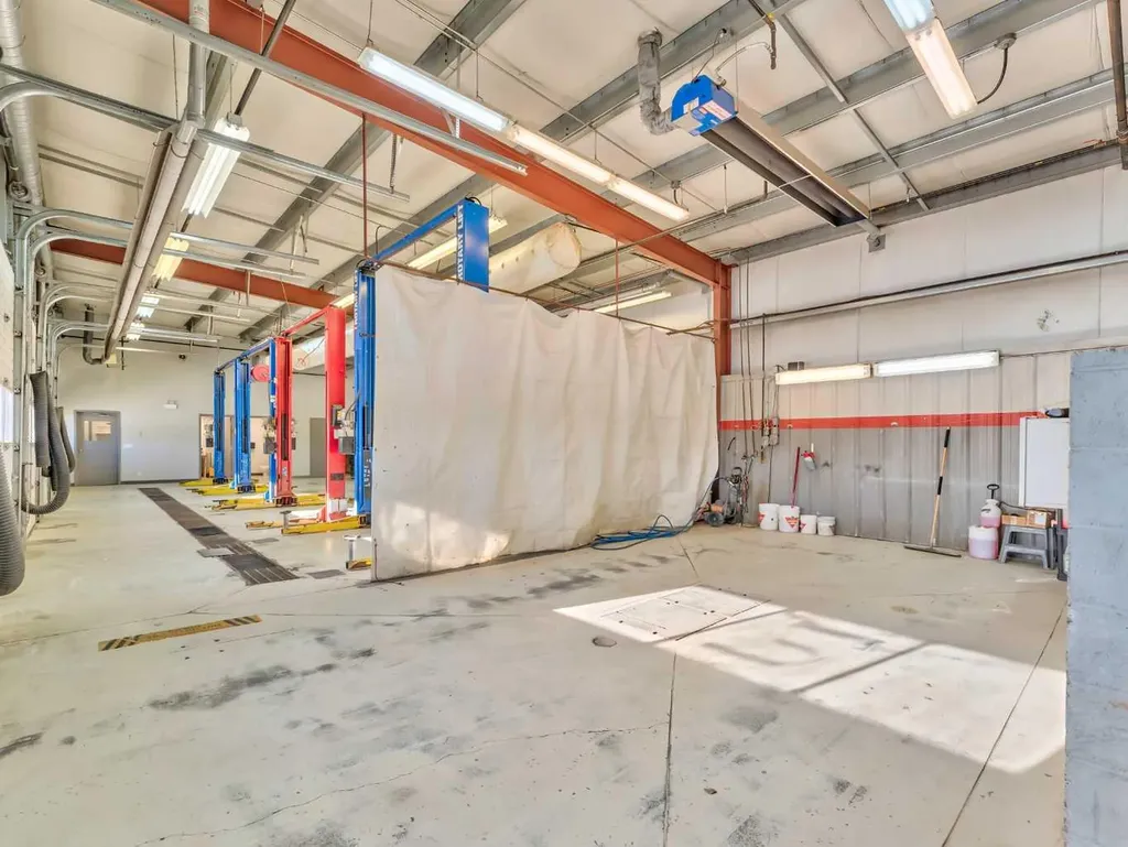 1276 Trans Canada Way SE Medicine Hat AB T1B 1J5