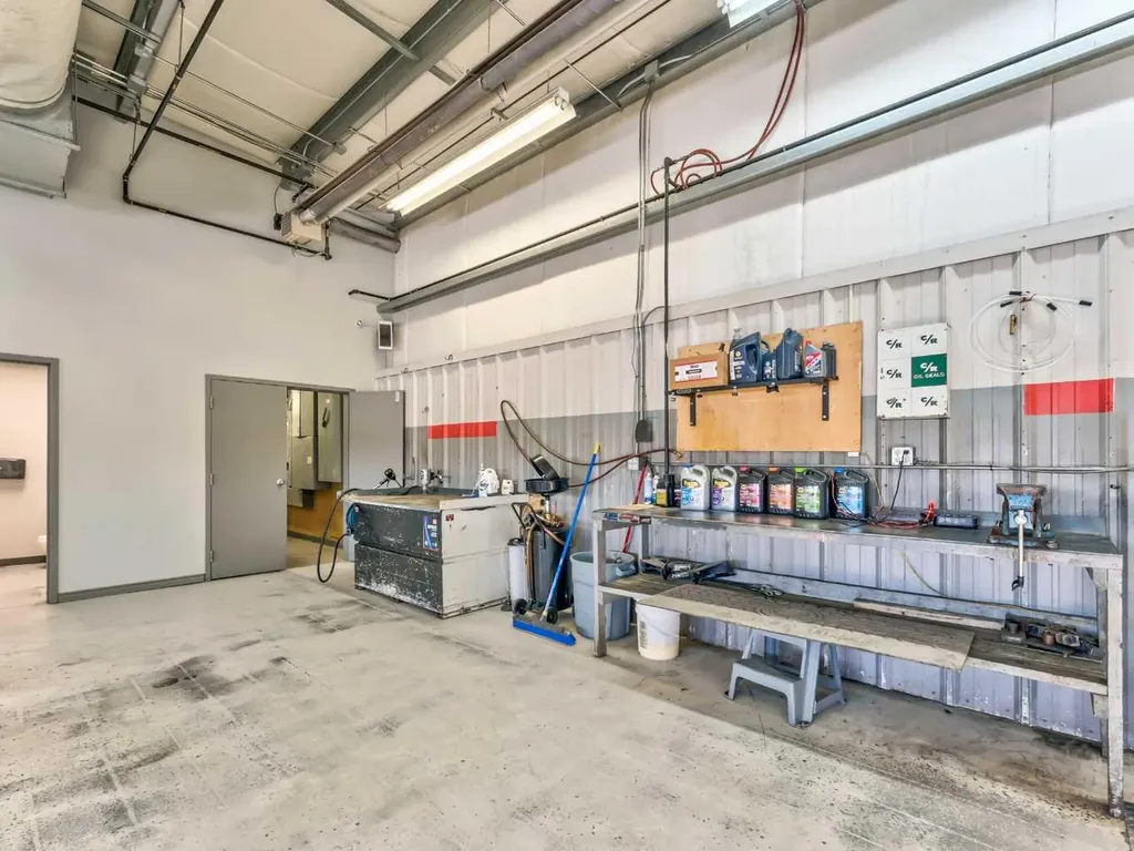 1276 Trans Canada Way SE Medicine Hat AB T1B 1J5