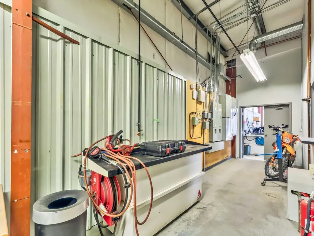 1276 Trans Canada Way SE Medicine Hat AB T1B 1J5