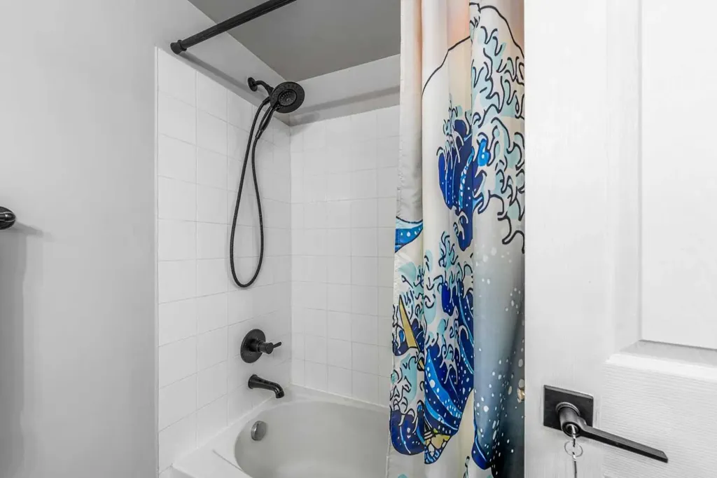 1121 6 Avenue SW Calgary AB T2P 5J4